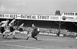 Another effort from Mel Daniel flies in