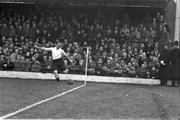 Dally Duncan swings a corner over