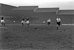 Dally Duncan chases for the ball