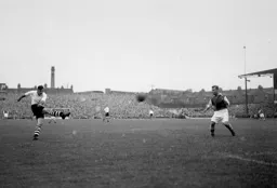 Billy Arnison lets fly