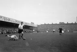 Billy Arnison thunders through