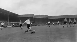 Les Slatter controls the ball