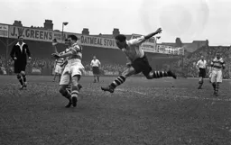 Billy Waugh flies in