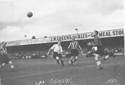 Wally Shanks fails to get to the ball