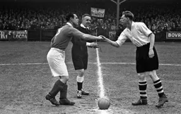 The two skippers greet each other at the start