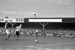 Roy Davies chases a passback