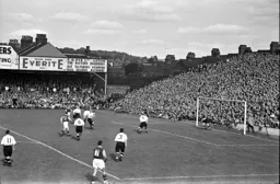 The Luton defence holds firm