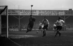 Lincoln keeper Jimmy Jones gathers the ball as Jesse Pye waits for a possible error