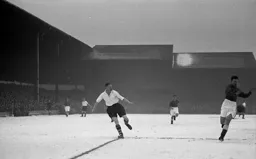 Syd Owen up with the attack shoots from the edge of the penalty area