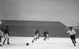 Bob Morton finds Jesse Pye with a pass