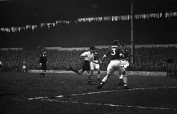 Gordon Turner takes a shot on the run