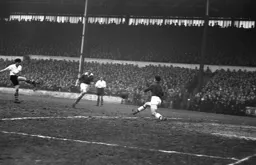 Gordon Turner tries a shot