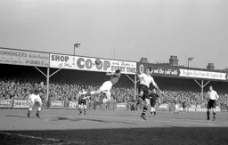 Jesse Pye sends a header goalwards