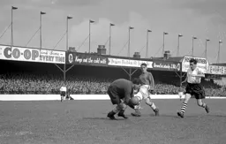 Recently signed from Everton George Cummins gives his former team an anxious moment