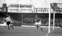 Bernard Moore closes in on the Forest keeper