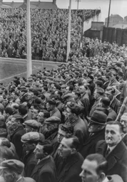 A section of the Chrismas Day morning crowd perhaps looking foward to Roast Turkey when they get home