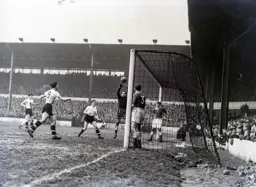 Monty Newlands gathers the ball from a corner with Mike Cullen and Bob Morton closing in