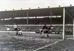 Mike Cullen puts the ball into the net,but alas it was disallowed