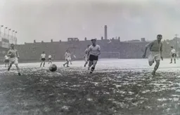 Bob Morton and Dave Ewing chase a loose ball