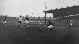 Gordon Turner chases the ball but all in vain