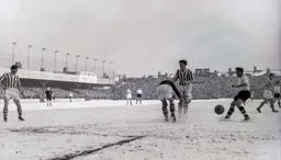 Jack Wheeler completely misses the ball but no-one can take advantage