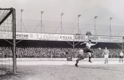 Gordon Turner forces Jack Wheeler to punch the ball away
