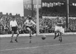 Gordon Turner delivers a cross