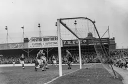 The ball goes just too high anf the Town are foiled again