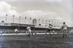 Gordon Turner attempts a shot on the turn