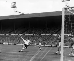 Bob Morton fails to connect