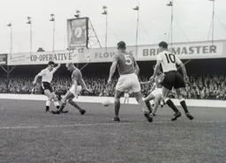 Gordon Turner tries a shot