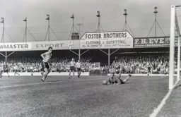 Sandy Kennon has some difficulty fielding a Luton pot-shot