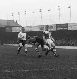 Joe McBride waits for a goalkeeper fumble