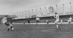 David Noake gets the ball across