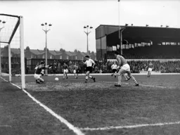 Gordon Turner nets in the first minute