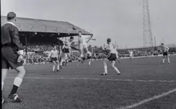 Ray Smith sends in a header