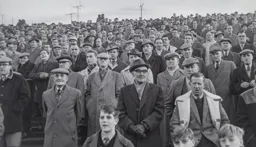 Apprehensive crowd before the start