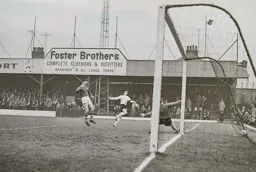 Gordon Riddick shoots wide