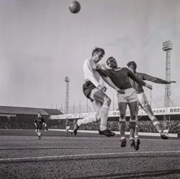 Tony Read is beaten to the ball