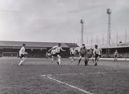 Tony Read and Tommy McKechnie put Brian Heward under pressure