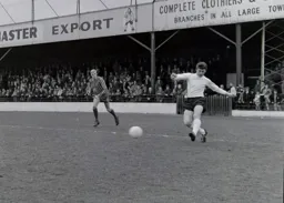 Bruce Rioch sends the ball across the penalty area