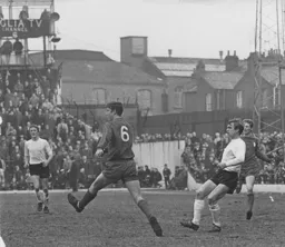 Brian Lewis plays a pass inside