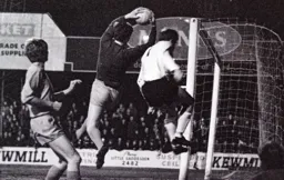 Malcolm Macdonald in behind the keeper