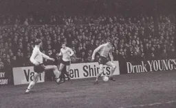 Viv Busby controls the ball down the wing