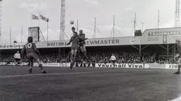 Malcolm Macdonald must score (4)