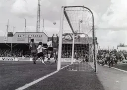 Malcolm Macdonald must score (7)