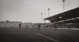 Don Givens on the run