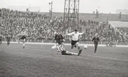 Malcolm Macdonald tackled out wide