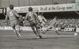 Malcolm Macdonald scores the only goal