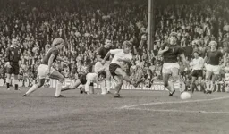 Viv Busby scores from a Jimmy Ryan header